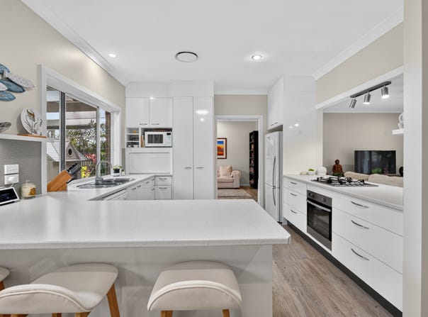 8 Windemere Road, Wondunna, Qld 4655