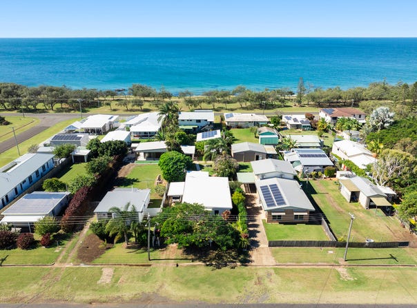 67 Bathurst Street, Elliott Heads, Qld 4670