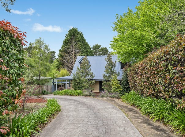 224 Blaxland Road, Wentworth Falls, NSW 2782