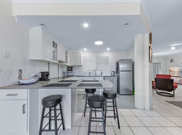 6/24 Pandanus Drive, Cannonvale, Qld 4802