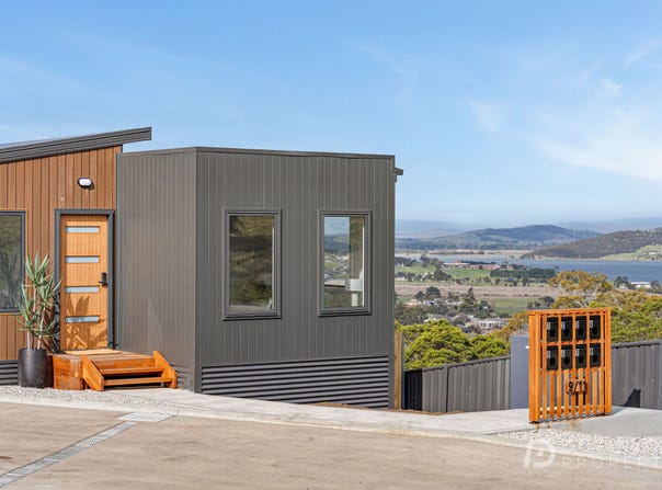2/9 Achaderry Court, Howrah, Tas 7018