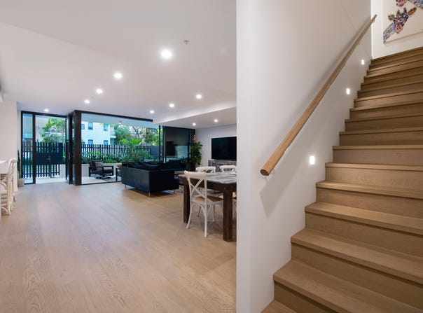 2/25 Woodroffe Avenue, Main Beach, Qld 4217