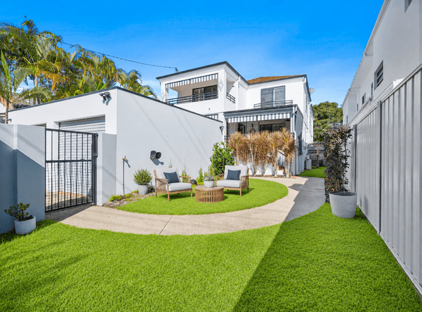 1/22 Robert Street, Labrador, Qld 4215