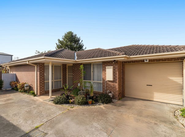 2/4 Greenlaw Crescent, Berwick, Vic 3806
