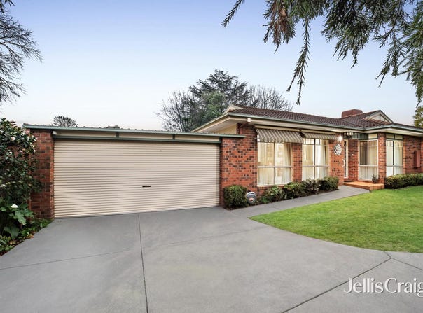 2/11 Hedge End Road, Mitcham, Vic 3132