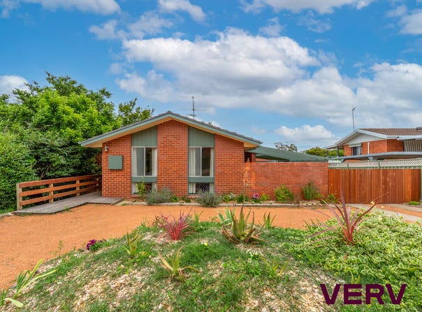 16 McCabe Crescent, Holt, ACT 2615