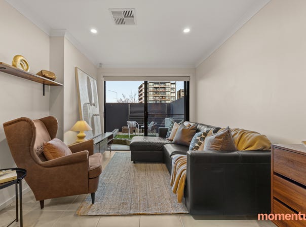 8 John Gorton Drive, Coombs, ACT 2611