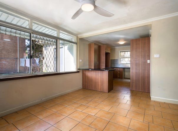 4/151 Frank Street, Labrador, Qld 4215