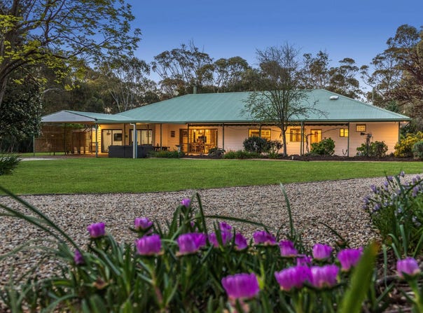 8 Thompsons Lane, Heathcote, Vic 3523