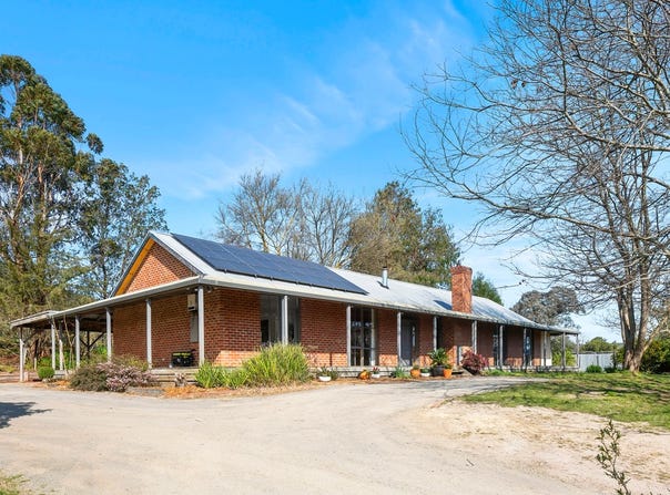 105 & 105A Parkinsons Road, Launching Place, Vic 3139