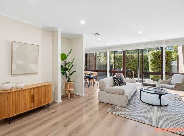 8 Barnet Close, Phillip, ACT 2606