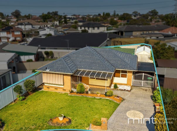 11 Diane Close, Greenacre, NSW 2190
