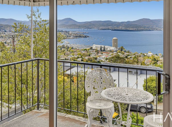 2/13 Birngana Avenue, Sandy Bay, Tas 7005