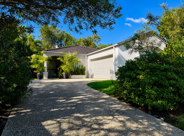 11 Blackwattle Circuit, Arundel, Qld 4214