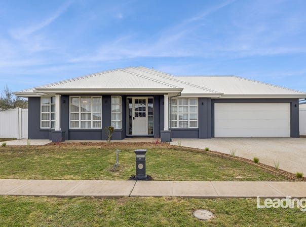 11 Liquidamber Drive, Romsey, Vic 3434