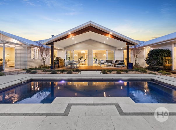 4 Woodhaven Road, Mornington, Vic 3931