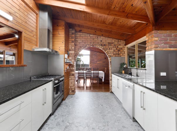 18 Lambrook Court, Alexandra, Qld 4740