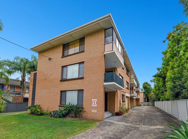 Unit 6/9-11 Baker Avenue, Labrador, Qld 4215