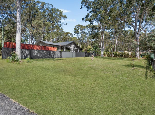 4 Kunara Street, Macleay Island, Qld 4184