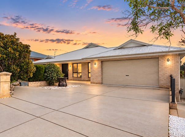 18 Yanko Crescent, Bourkelands, NSW 2650