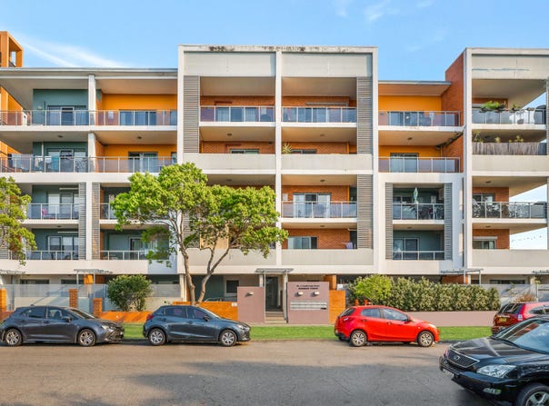 8/2 Castlereagh Street, Liverpool, NSW 2170