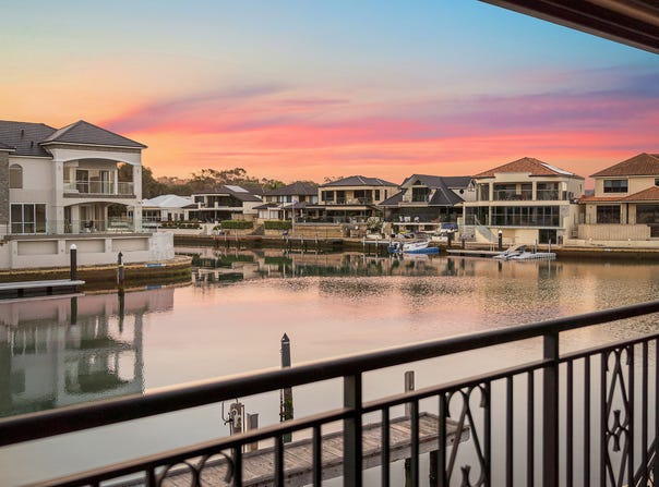 27 Aztec Island Retreat, Halls Head, WA 6210