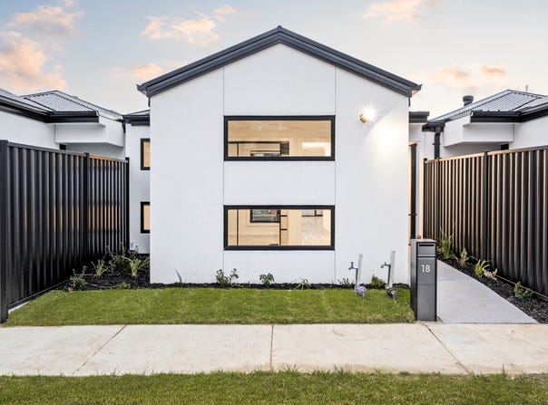 18 Newport Drive, Armstrong Creek, Vic 3217