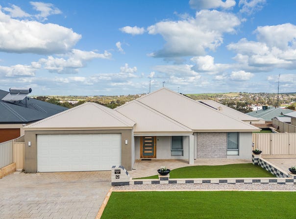 17 Golf Crescent, Northam, WA 6401