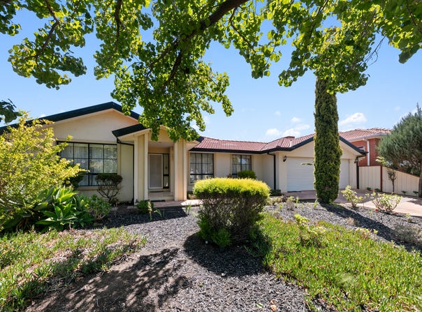 10 Brighton Place, Taylors Hill, Vic 3037