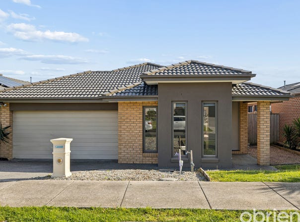 9 St Gwinear Lane, Cranbourne North, Vic 3977
