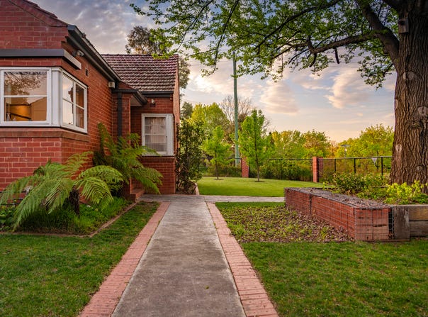 2 Meehan Gardens, Griffith, ACT 2603