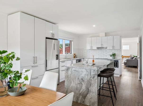 23 Vilna Crescent, Hackham West, SA 5163
