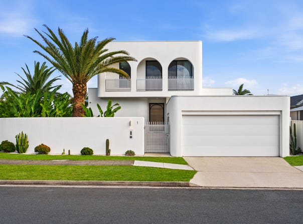 1 Seahawk Crescent, Burleigh Waters, Qld 4220