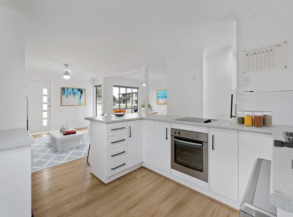 8 Cavanagh Drive, Blacks Beach, Qld 4740