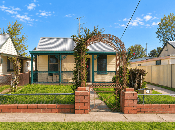 29 Gobolion Street, Wellington, NSW 2820