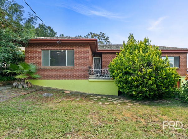 4 Warrawong Street, Kooringal, NSW 2650