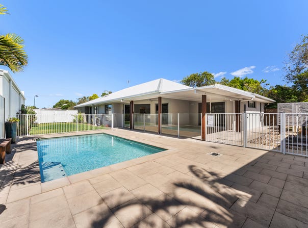 8 Blade Court, Birtinya, Qld 4575