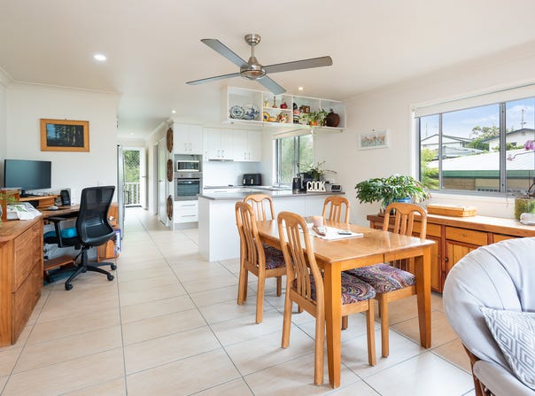 8 Moora Street, Ashmore, Qld 4214