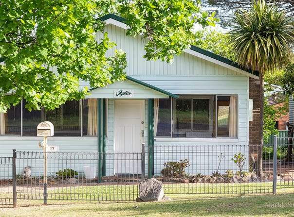 17 Laura Street, Hill Top, NSW 2575