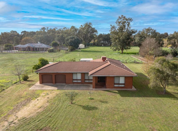 45 Olivers Road, Benalla, Vic 3672