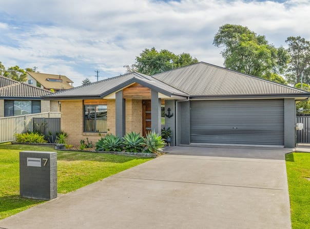 7 Dolphin Crescent, Eden, NSW 2551