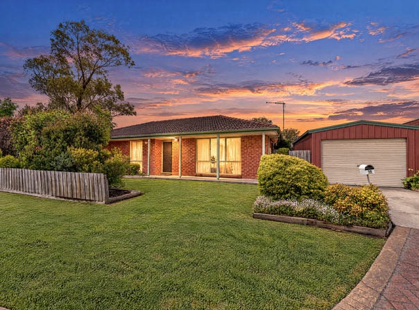 16 Holt Place, Pakenham, Vic 3810