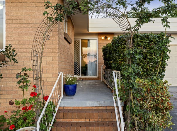 22 Milton Street, Kearneys Spring, Qld 4350