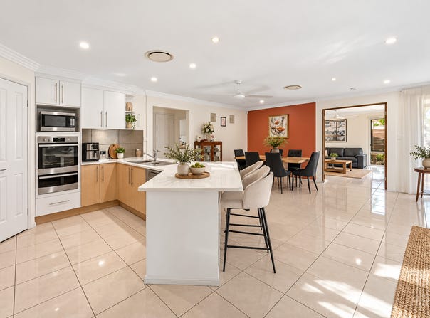 1 Bushlark Way, Carindale, Qld 4152
