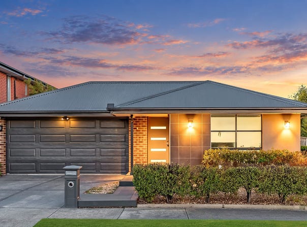 7 Dixon Grove, Cranbourne West, Vic 3977