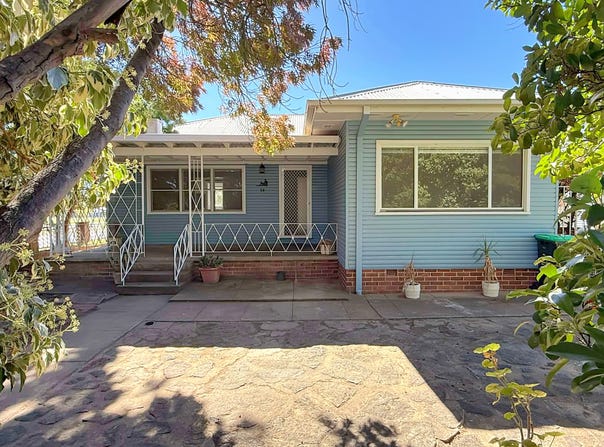 14 Binalong Street, Young, NSW 2594