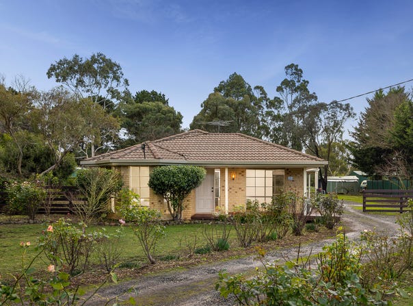 41 White Avenue, Romsey, Vic 3434