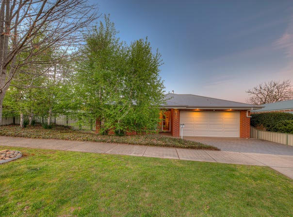 8 Three Peaks Rise, Bright, Vic 3741