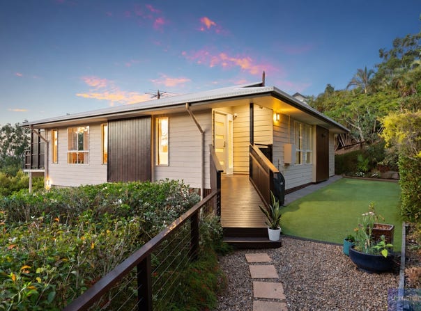 19 Valerie Close, Edens Landing, Qld 4207