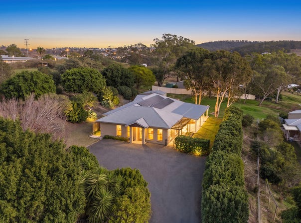 2 Fig Tree Place, Top Camp, Qld 4350